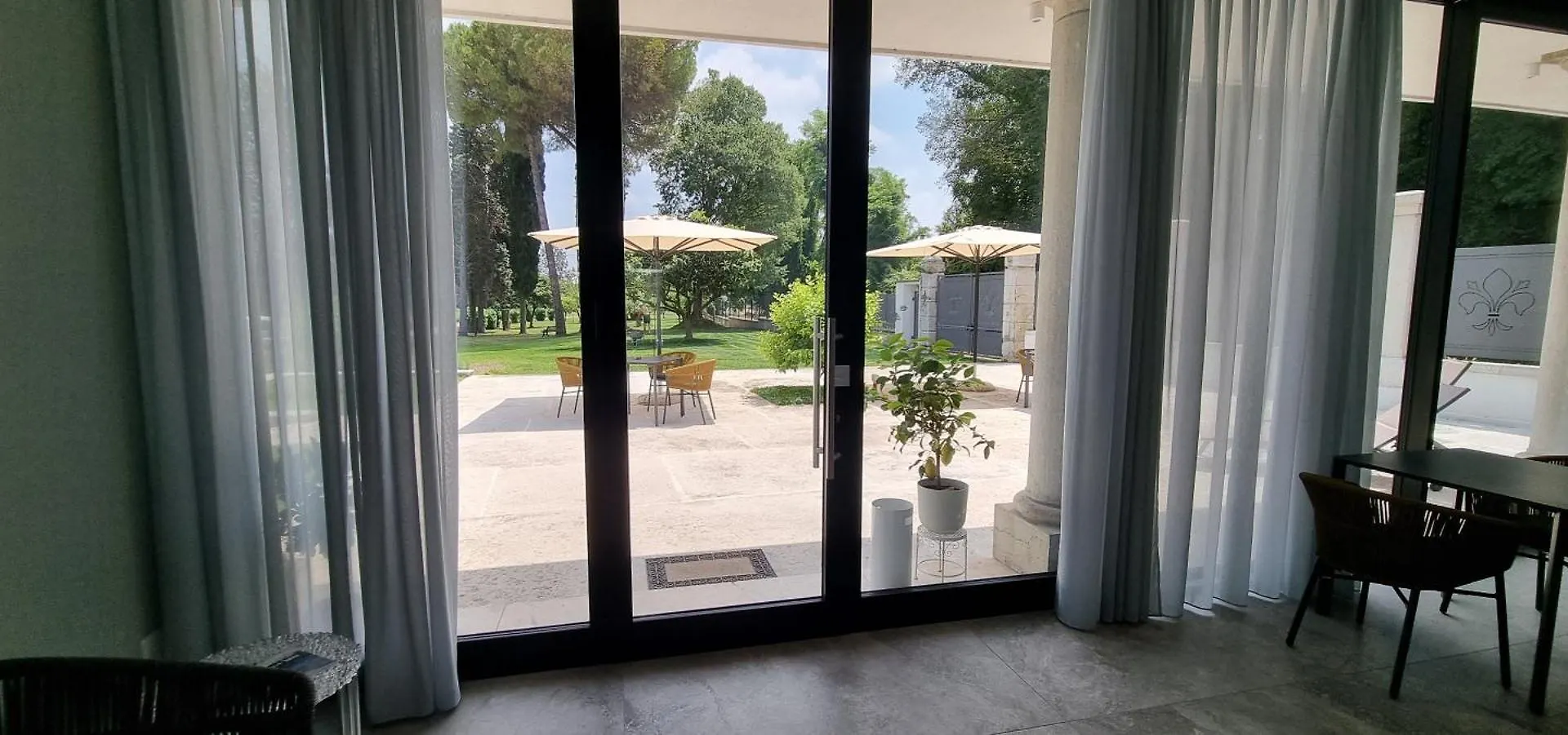 B&B Villa Dina Ντεζεντσάνο ντελ Γκάρντα Bed and Breakfast