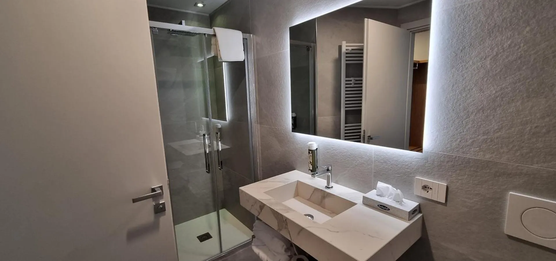 B&B Villa Dina Ντεζεντσάνο ντελ Γκάρντα