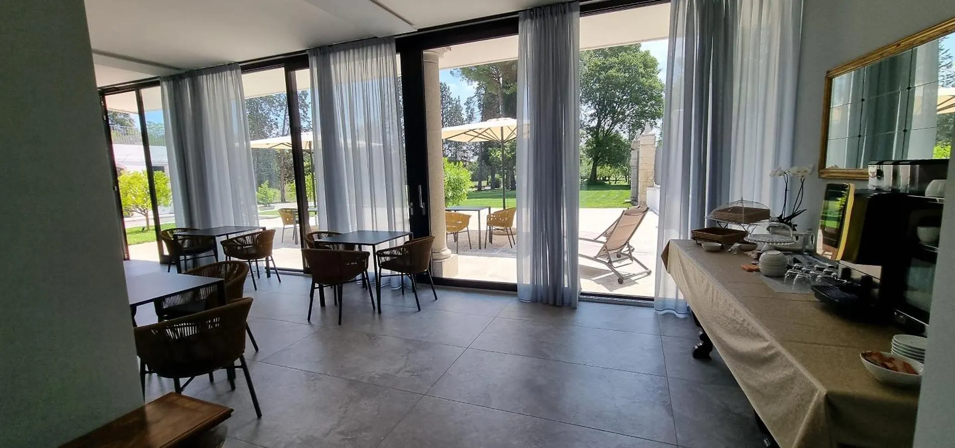 B&B Villa Dina Ντεζεντσάνο ντελ Γκάρντα
